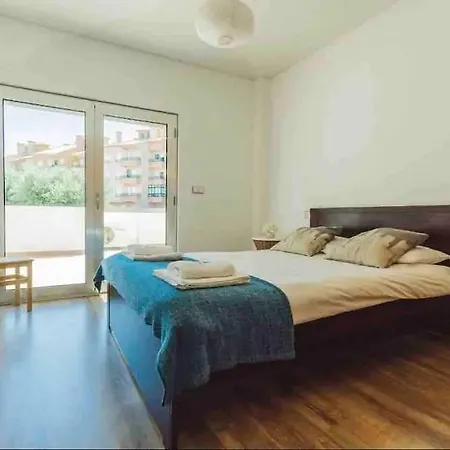 Daire Beautiful 2 Bed By The